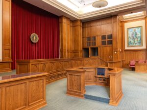 American courtroom interior representing free legal aid resources in the United States