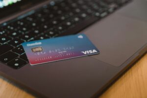 Credit card on laptop for online subscription payment - Photo by CardMapr.nl on Unsplash